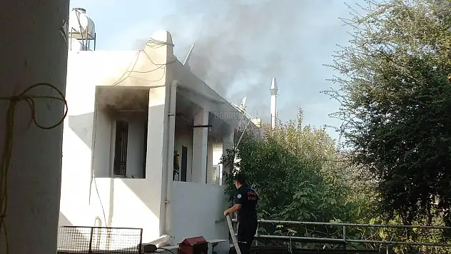 Bitez'de Çıkan Yangın Çevrede Paniğe Sebep Oldu