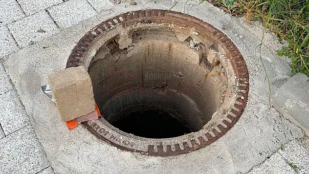 Bitez'de Yaya Yolunda Açık Çukur Tehlikesi