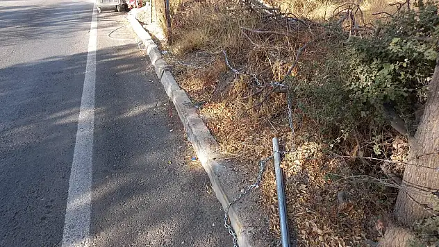 Bitez'de yolu zincir çekerek kapattı