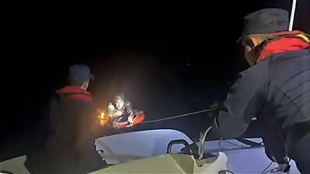 Bodrum açıklarında bitkin halde bulunan düzensiz göçmen kurtarıldı