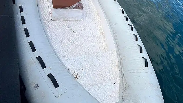Bodrum Açıklarında Bulunan Lastik Bot Sahibini Bekliyor