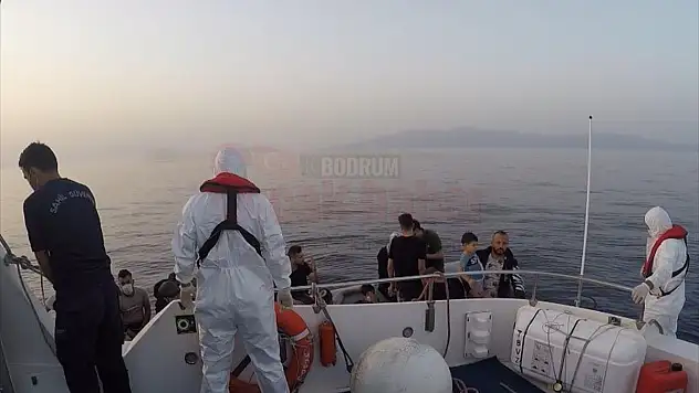 Bodrum Açıklarında Lastik Bottaki 25 Düzensiz Göçmen Kurtarıldı