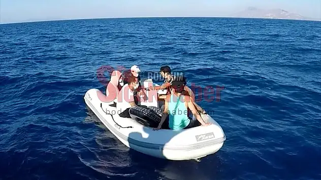 Bodrum açıklarında lastik bottaki 7 düzensiz göçmen kurtarıldı