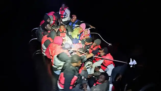 Bodrum Açıklarında Türk kara Sularına Geri İtilen 71 Düzensiz Göçmen Kurtarıldı