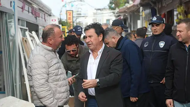Bodrum Belediye Başkanı Ahmet Aras, Şiddetli Fırtınadan Etkilenen Esnafı Ziyaret Etti