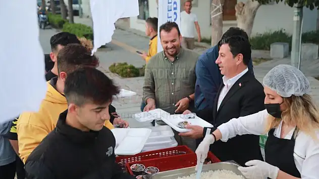 Bodrum Belediyesi'nin Düzenlediği İftara Binlerce Kişi Katıldı