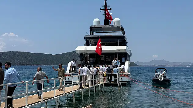 Bodrum'da 1,2 Milyar TL'lik Süper Yat Denize İndirildi