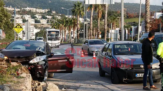 Bodrum' da 2 Aracın Karıştığı Kazada 2 kişi Yaralandı
