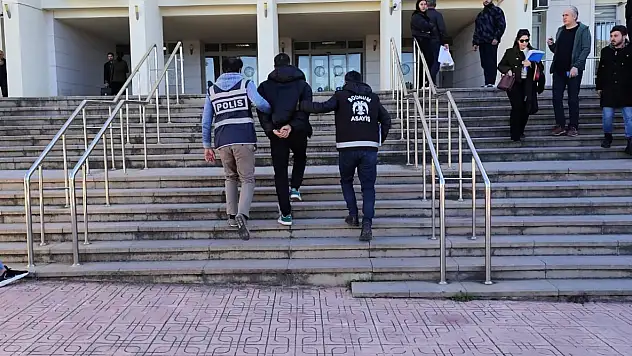 Bodrum'da abartı egzozlu ve plakası kapalı motosiklet operasyonu sürücülerden biri tutuklandı