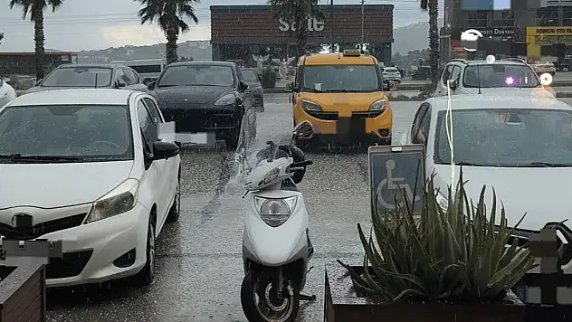 Bodrum'da dolu ve sağanak hayatı olumsuz etkiledi