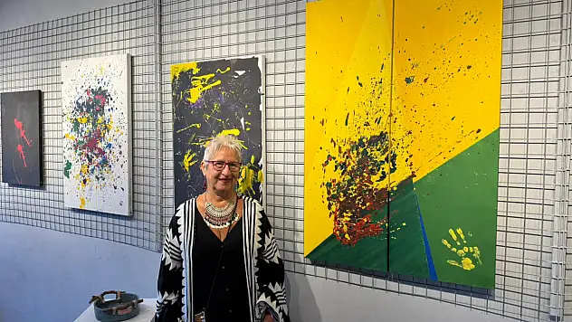 Bodrum'da sanat buluşması ! İnci Yörükoğlu ve torunu ilk ortak sergilerini açtı