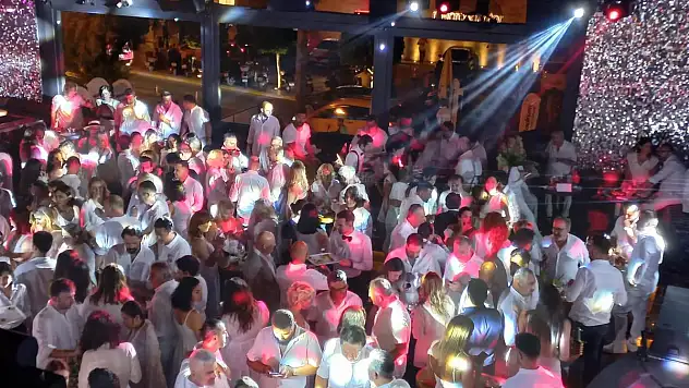 Bodrum 'Sağlık Vakfı' İçin Beyaz Gece'de Tek Yürek Oldu!