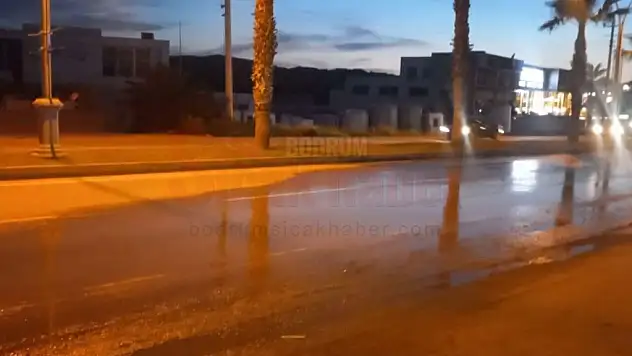 BODRUM SOKALARINDA PİS SULAR AKIYOR