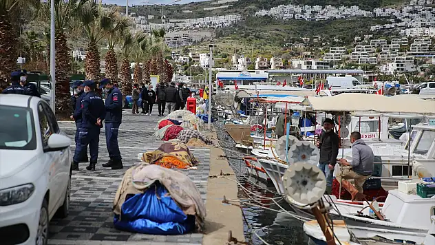 Bodrum ve Datça'da dalgıçlar balıkçı barınaklarını temizledi