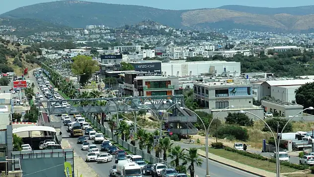 Bodrum'a 1 Günde 25 Bin Araç Giriş Yaptı, 5 Dakikalık Yol 45 Dakikaya Çıktı