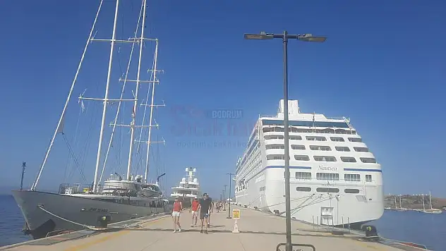 Bodrum'a 2 Gemiyle 464 Yolcu Daha Geldi