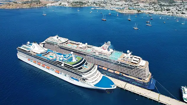 Bodrum'a Gelen 2 Gemi, 2 bin 804 Yolcu Getirdi