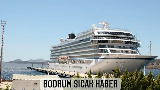 Bodrum'a yanaşan gemi heyecan yarattı
