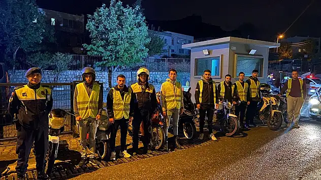 Bodrum'da 85 Sürücüye Reflektörlü Yelek Dağıtıldı