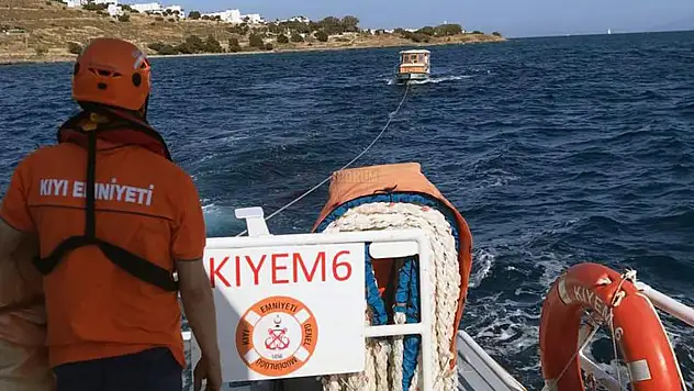 Bodrum'da Arıza Yapan Tekne Kurtarıldı