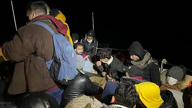 Bodrum'da Arızalanan Lastik Botlardaki 42 Düzensiz Göçmen Kurtarıldı