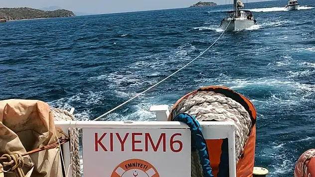 Bodrum'da Arızalanan Tekneyi KIYEM Ekipleri Kurtardı