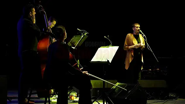 Bodrum'da Avusturya Günleri kapsamında kemancı Phoebe Violet konser verdi