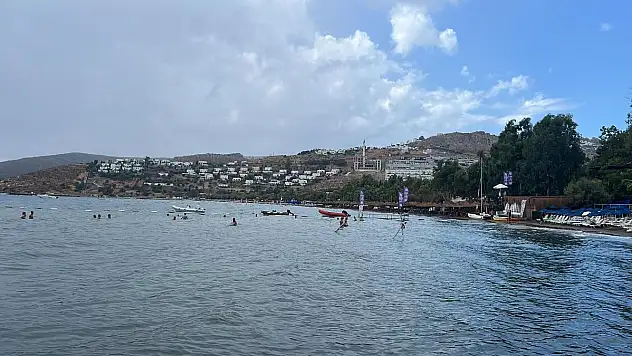 Bodrum'da Aynı Anda  Yağmurla Deniz Keyfi