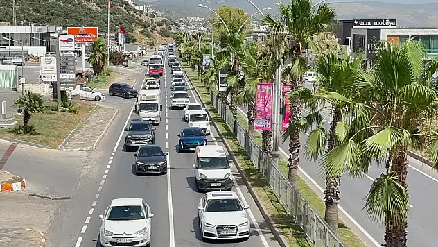 Bodrum'da Bayram Tatili Başlamadan Trafik Başladı