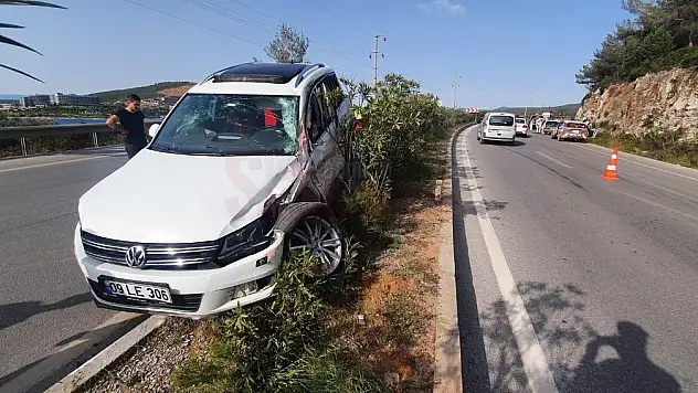 Bodrum'da Bir Cip ile TIR'ın Çarpıştığı Trafik Kazasında 4 Kişi Yaralandı. 
