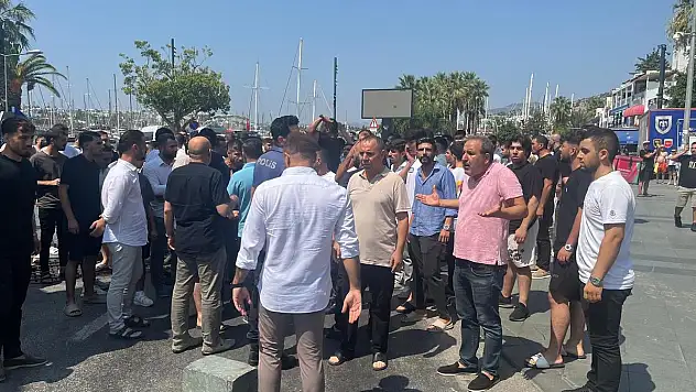 Bodrum'da Bir Grup Esnaf Yolu Kapatıp Eylem Yaptı