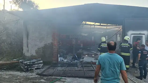 Bodrum'da Çıkan Yangındaki Patlamalar Çevrede Korku ve Panik Yaşattı
