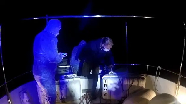 Bodrum'da denizde sürüklenen lastik bottaki düzensiz göçmen kurtarıldı