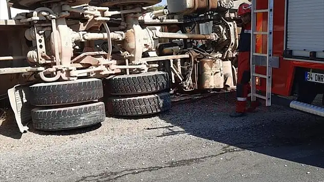 Bodrum'da devrilen beton mikserinin sürücüsü yaralandı