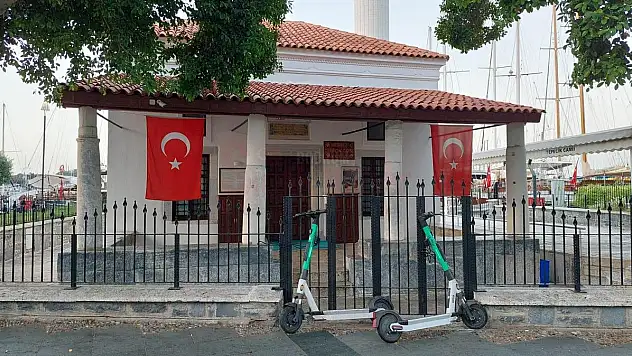 Bodrum'da Elektrikli Scooterlar Cami Girişini Kilitledi: İmam Yetkililere Seslendi