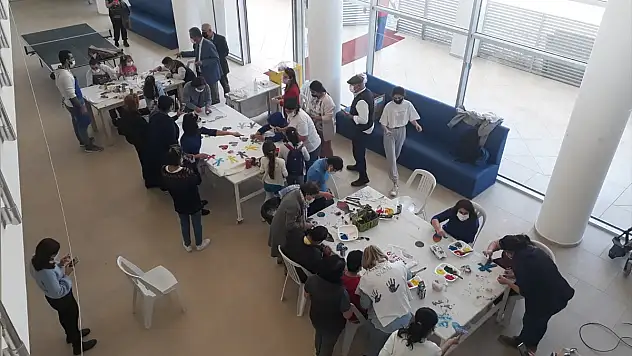 Bodrum'da engelli öğrencilerden '2 Nisan Dünya Otizm Farkındalık Günü' etkinliği