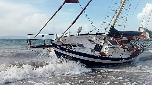 Bodrum'da Fırtına Sebebi ile Tekne Karaya Oturdu