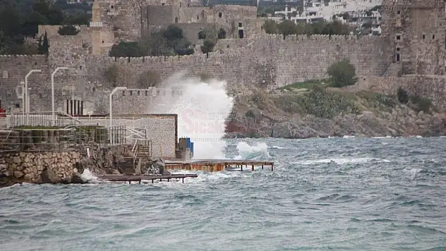 Bodrum'da Fırtına ve Yağış Etkili Oluyor