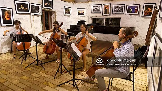 Bodrum'da genç yeteneklerden 'Kumda Çello' konseri