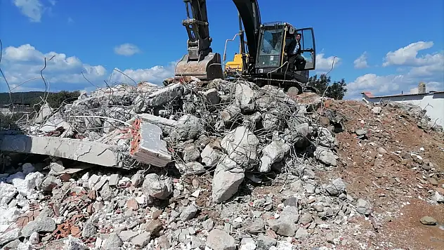 Bodrum'da imara aykırı yapıların yıkımı devam ediyor