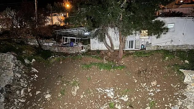 Bodrum'da istinat duvarı çöken iki ev tedbir amacıyla tahliye edildi