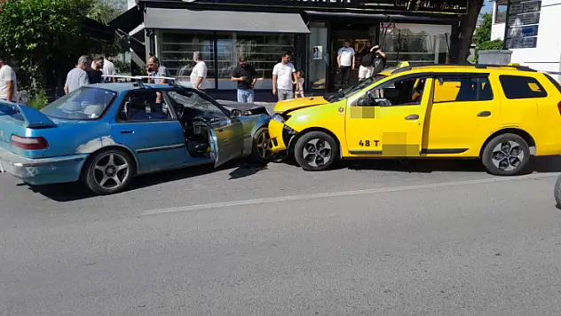 Bodrum'da Kafa Kafaya Çarpışma: 3 Yaralı