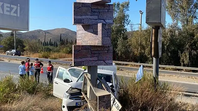 Bodrum'da kaza yapan hırsızlık şüphelileri kovalamaca sonucu yakalandı