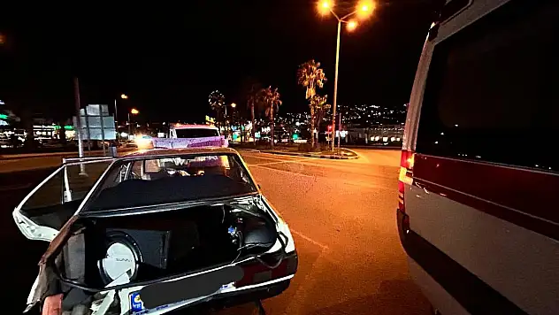 Bodrum'da Kontrolden Çıkan Araç Refüje Çarptı