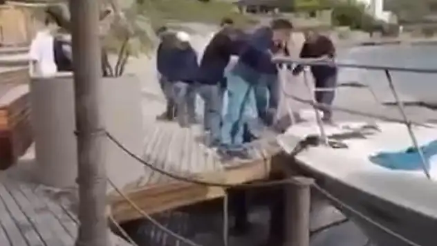 Bodrum'da Kuvvetli Rüzgar Motoryatı Sürükledi: İskeleye Çarptı