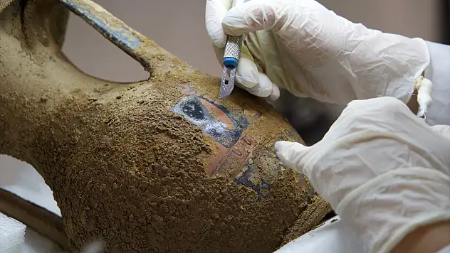 Bodrum'da lahit mezarda bulanan 2400 yılık eserler arkeoloji dünyasına ışık tutacak