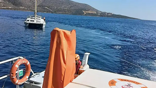 Bodrumda Makine Arızası Yapan Katamaran Tekneyi KIYEM Ekipleri Kurtardı