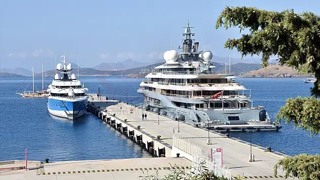 Bodrum'da mega yat trafiği devam ediyor