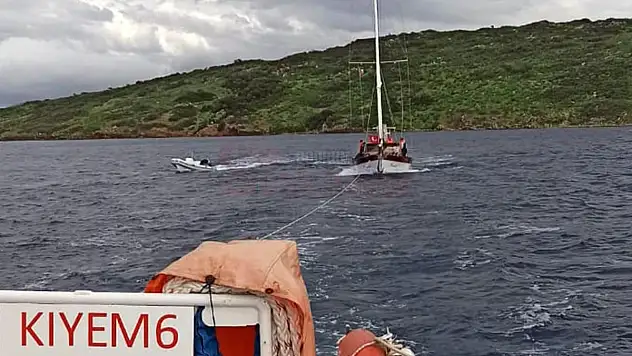 Bodrumda Motor Arızası Nedeniyle Sürüklenen Tekne Kurtarıldı