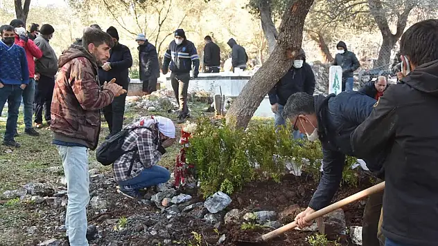 Bodrum'da odasında ölü bulunan 17 yaşındaki genç kızın cenazesi defnedildi